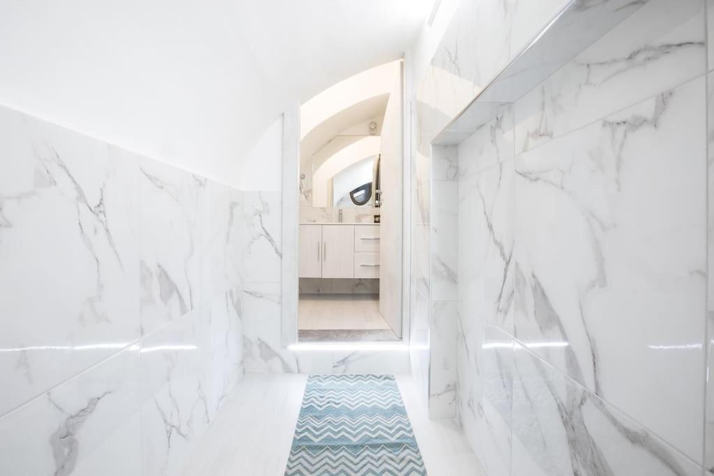 My Piazza Navona Jacuzzi -topcollection